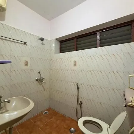 Cozy N Spacious Air Conditioned Furnished 3Bhk Thiruvananthapuram Exterior photo