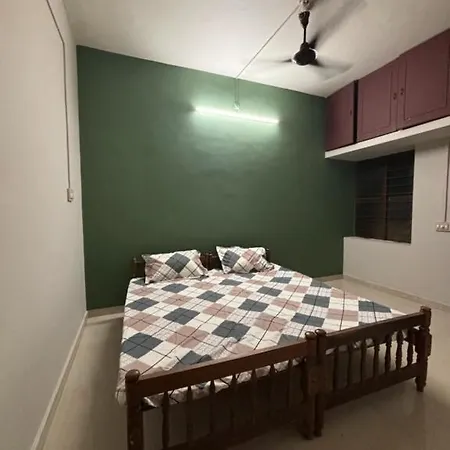 Cozy N Spacious Air Conditioned Furnished 3Bhk Thiruvananthapuram Exterior photo