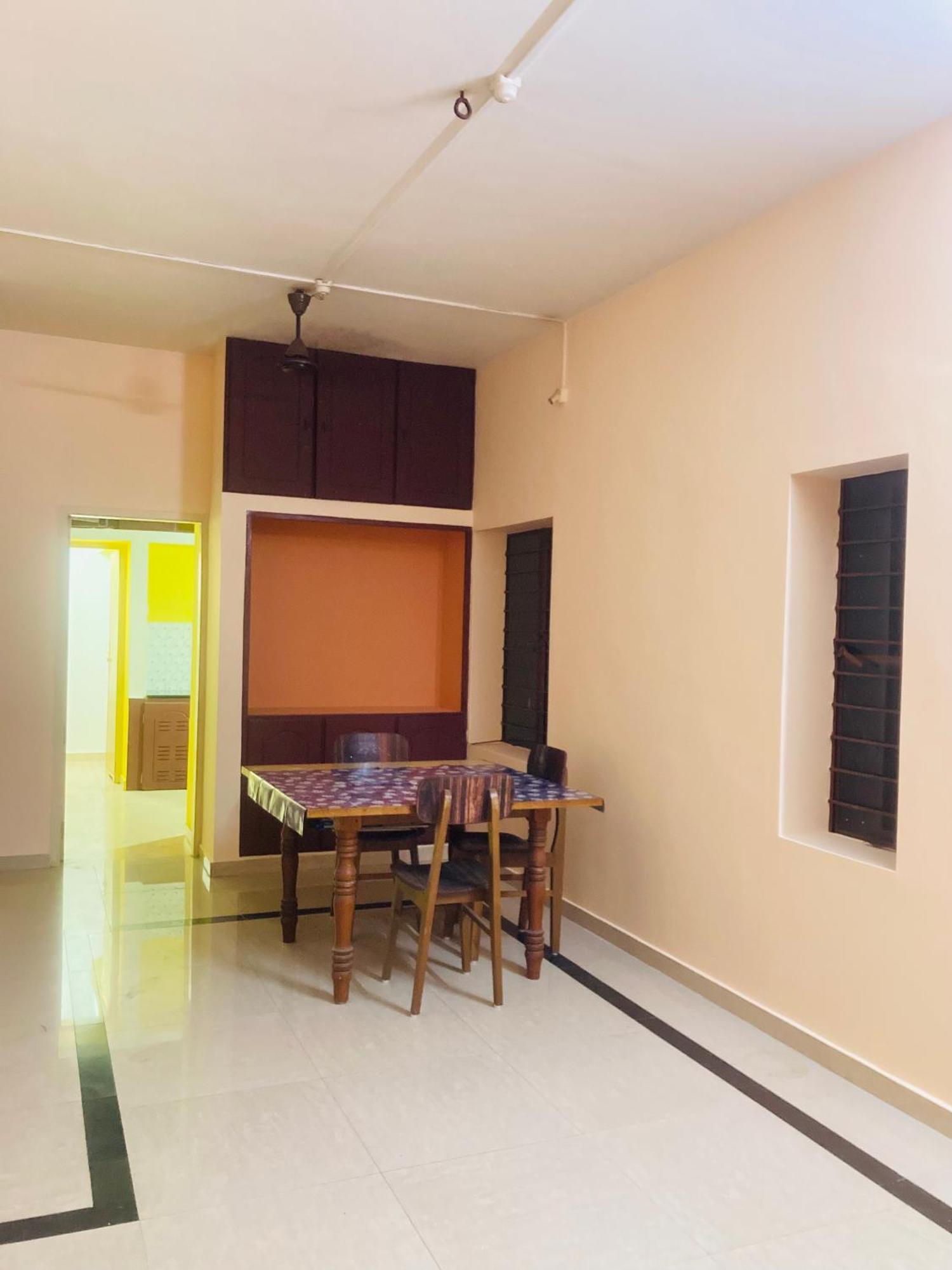 Cozy N Spacious Air Conditioned Furnished 3Bhk
