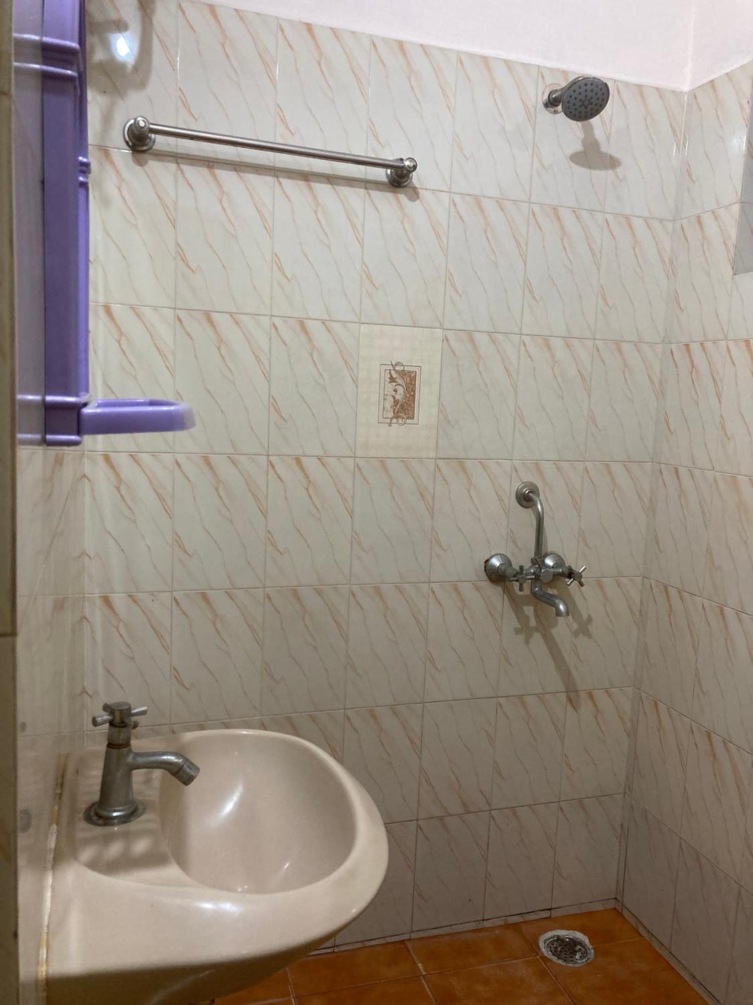 Cozy N Spacious Air Conditioned Furnished 3Bhk Apartment