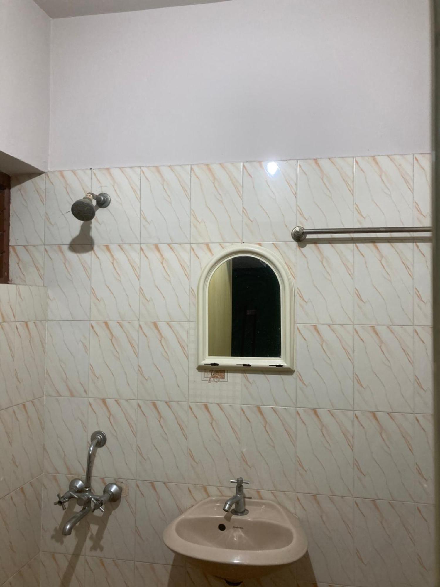 Apartment Cozy N Spacious Air Conditioned Furnished 3Bhk