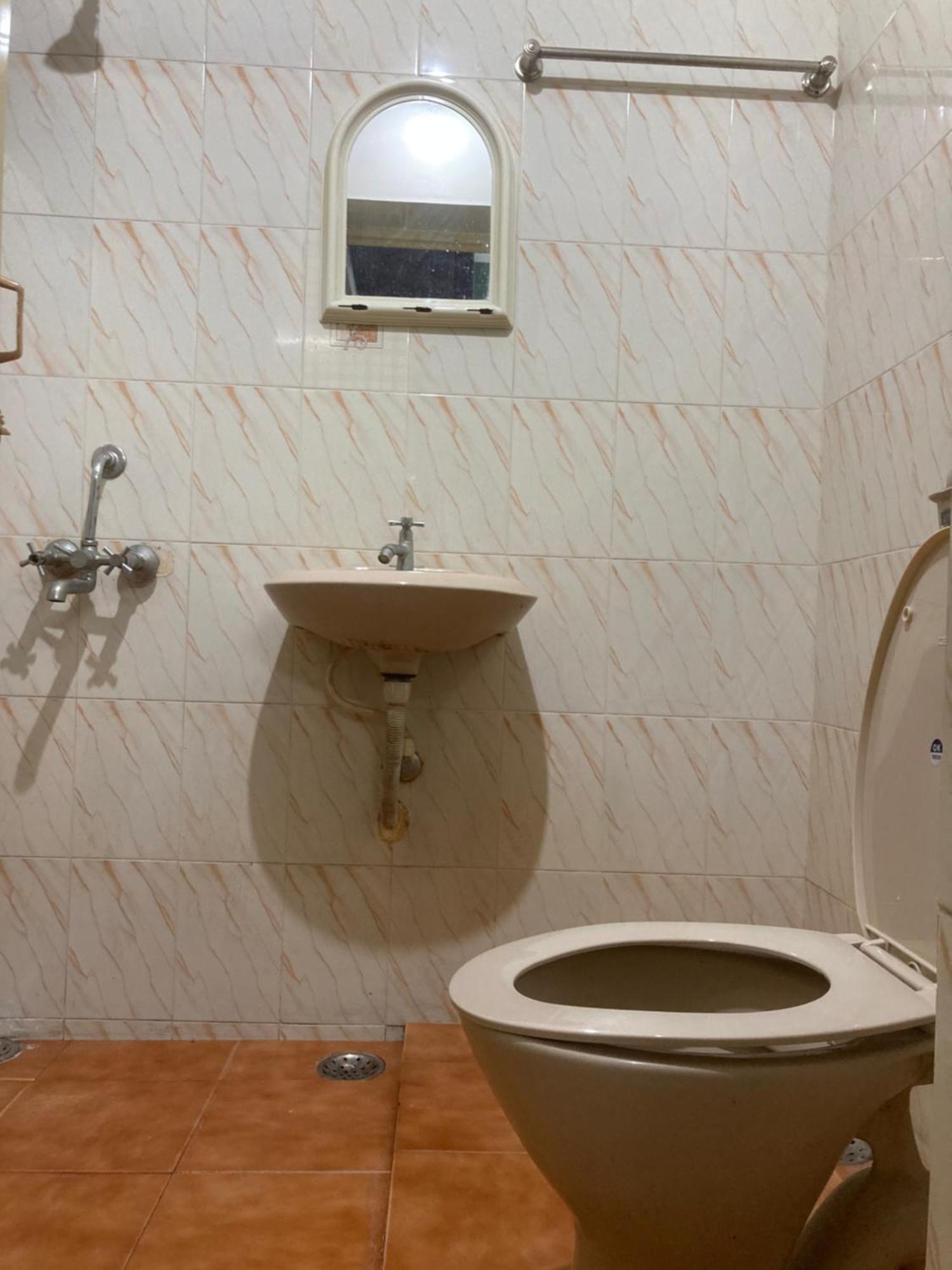 Apartment Cozy N Spacious Air Conditioned Furnished 3Bhk Thiruvananthapuram