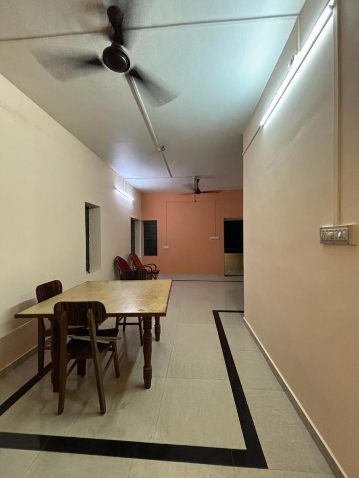 Apartment Cozy N Spacious Air Conditioned Furnished 3Bhk *