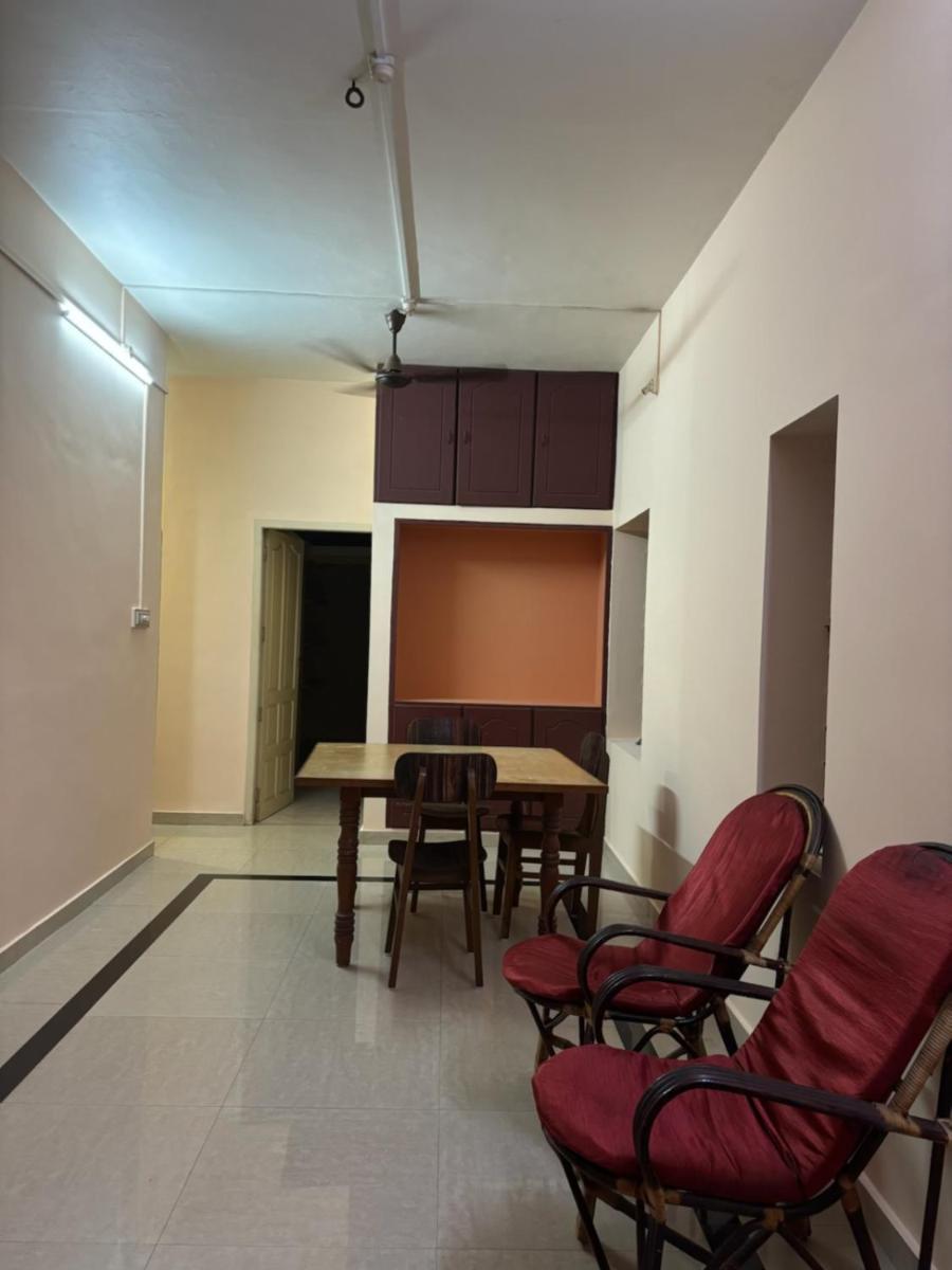 Apartment Cozy N Spacious Air Conditioned Furnished 3Bhk *