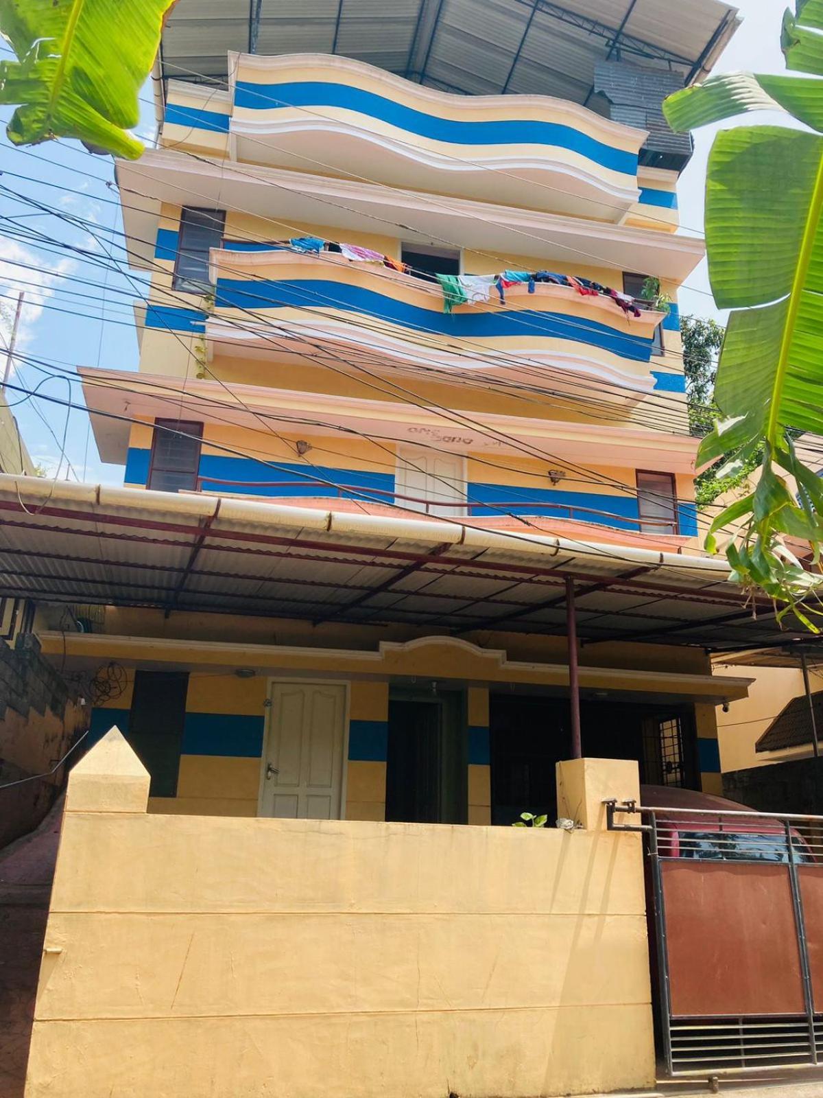 Cozy N Spacious Air Conditioned Furnished 3Bhk Apartment *